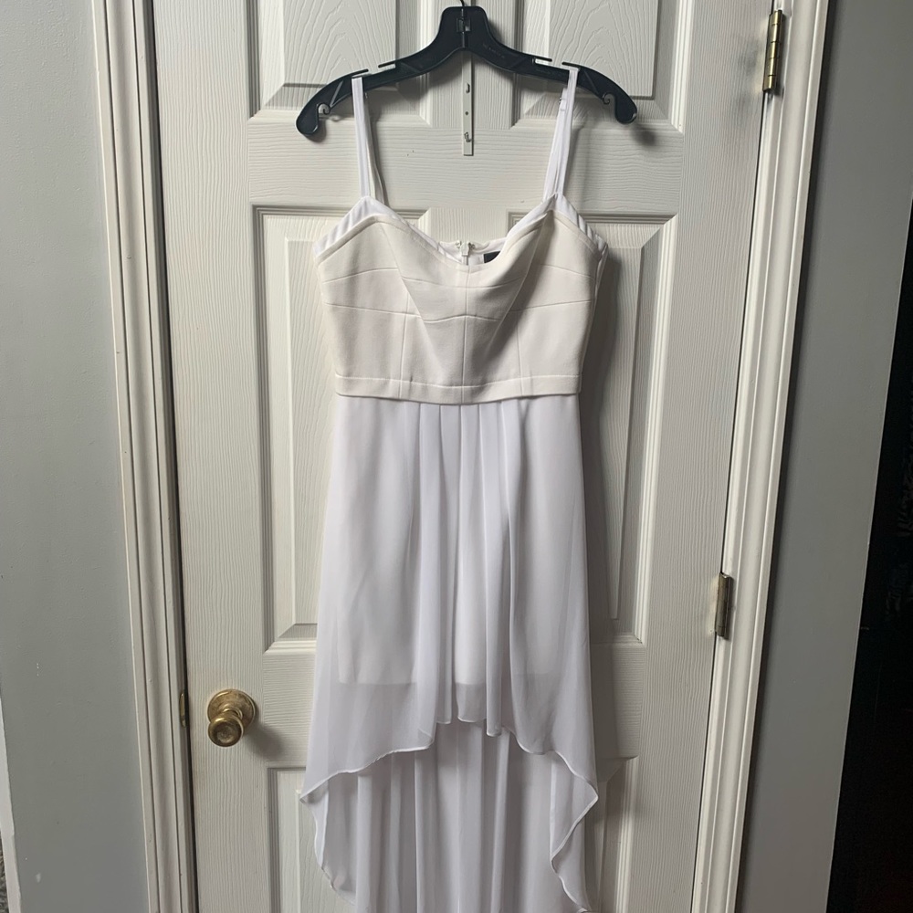 BCBG MAXAZRIA white dress, new with tags, size 6, gorgeous and quality garment